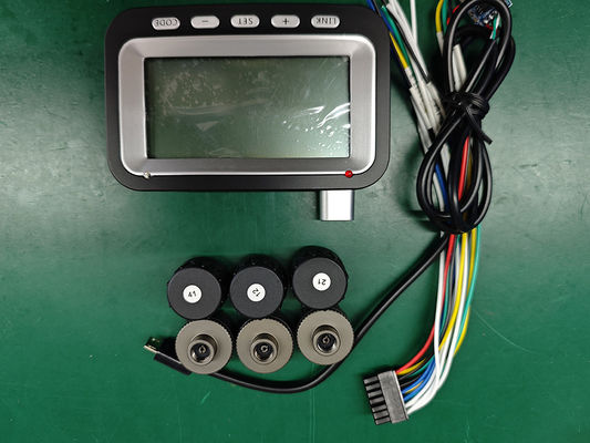 AHD 1080P สนับสนุนระดับน้ํามันและการติดตามความดันยาง เครื่องบันทึกวิดีโอ 8 ช่อง MDVR สําหรับรถบรรทุก / รถ logistics